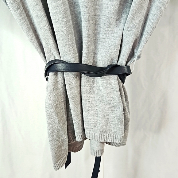 Chaus Grey Sweater Size Medium - Picture 5 of 8